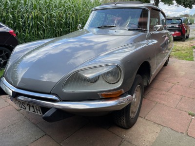 Citroen DS - vorne links.jpeg