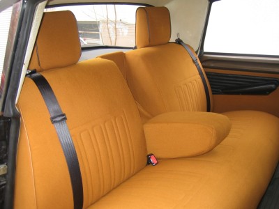 Kopfstützen hinten.JPG