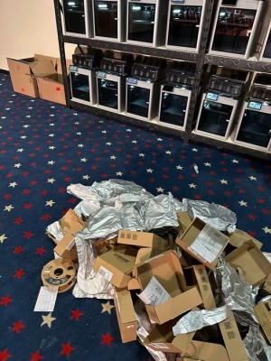 Moderne Fertigungshalle.jpg