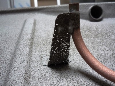 6  Führung für Ansaugschlauch original.JPG